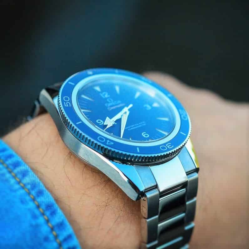 Omega Seamaster 300 è stato prato per gli amanti delle immersioni e agli sportivi 