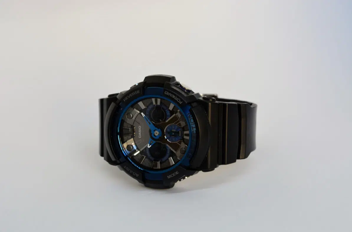 Recensione Casio G-Shock GA-200CB-1AER con dettagli quadrante blu