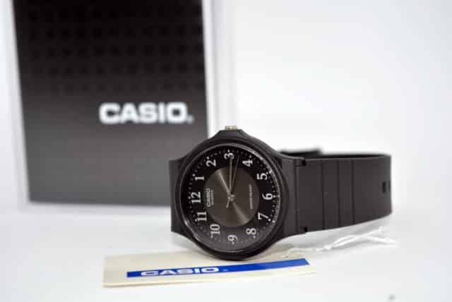 Casio Orologio Analogico Quarzo Uoo con Cinturino in Resina Q-24-7BLL