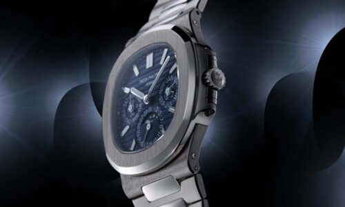 Il nuovo Nautilus Calendario Perpetuo (Ref. 5740/1G-001, prezzo di 109.826 euro), con cassa e bracciale in oro bianco.