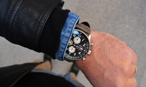 Recesnione dell'orologio AVI-8 Hunter Chronograph Panda Dial (AV-4011)