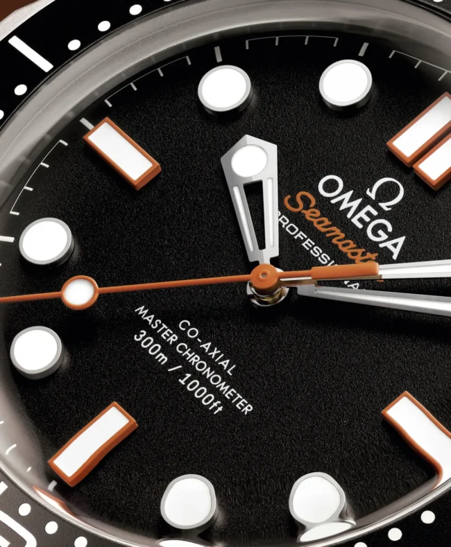 quadrante del Omega Seamaster Diver 300M No-Date con dettagli Arancione
