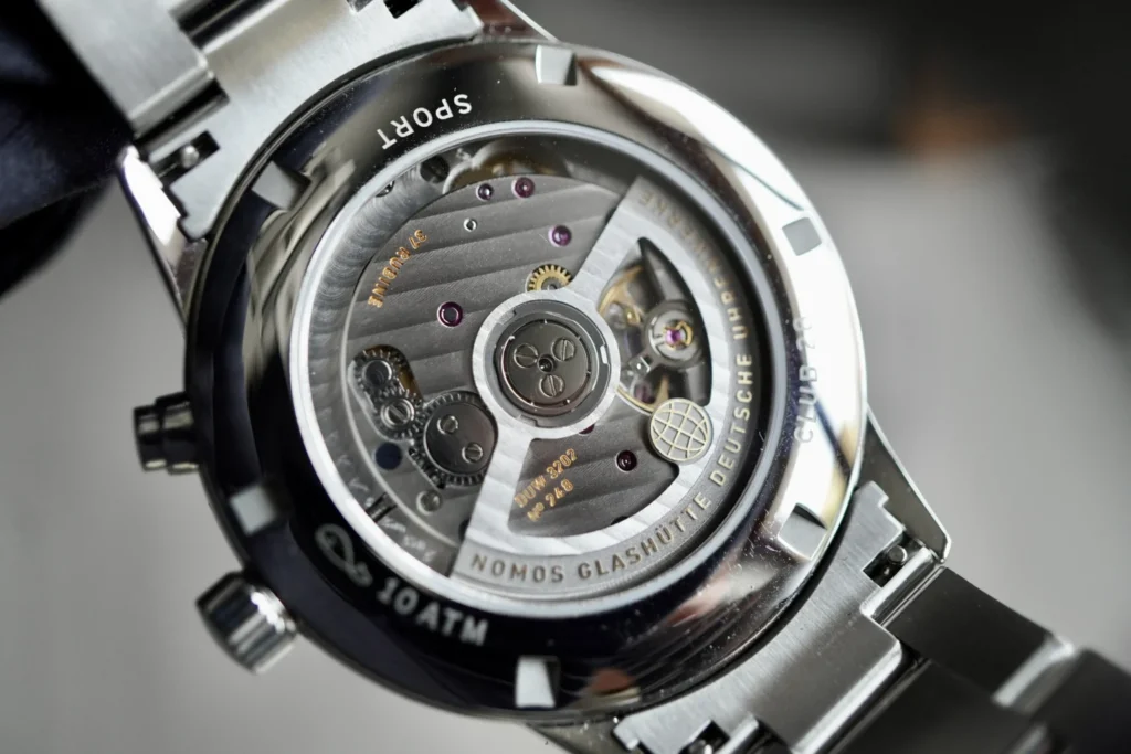 NOMOS Club Sport neomatik “ore nel mondo NOMOS Club Sport neomatik “ore nel mondo