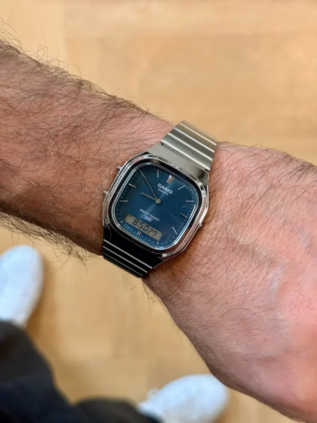 Casio AQ-240 Casio AQ-240