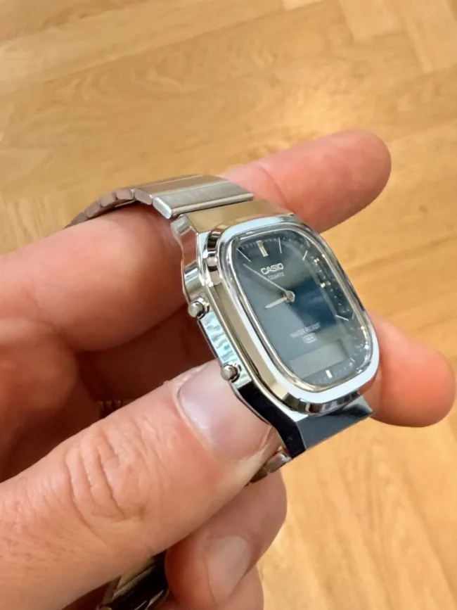 Casio AQ-240 Casio AQ-240