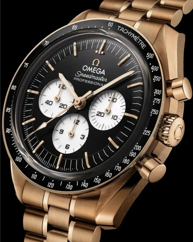 Speedmaster Moonwatch Professional Black and White (2026), in oro Moonshine™ 18K