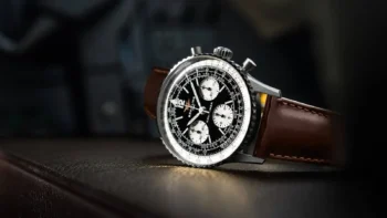 Breitling Navitimer B09 Chronograph 41 con quadrante nero reverse panda e cinturino in pelle marrone