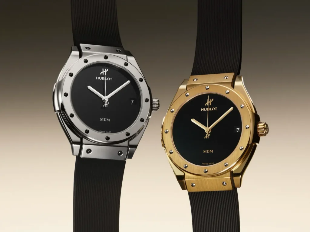 Hublot Classic Fusion Tributo nelle due versioni in oro bianco e in oro giallo, con quadrante nero e dodici viti in lunetta