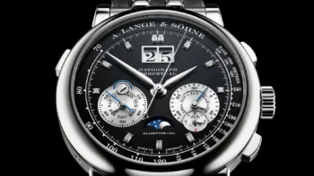 A. Lange & Söhne Datograph Perpetual in platino visto di fronte: quadrante nero con indici in diamante, Grande Data e contatori argentati