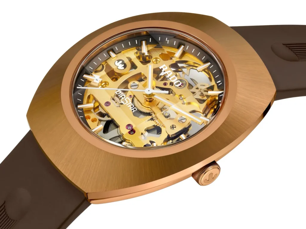 Rado DiaStar Original Skeleton color oro rosa Rado DiaStar Original Skeleton R12159309 color oro rosa: lunetta in Ceramos spazzolata, movimento dorato a vista e cinturino in caucciù marrone